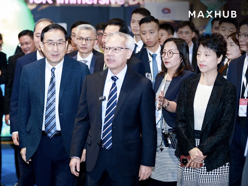 Gian hàng Maxhub đón tiếp Trưởng Đặc khu Hành chính Macau