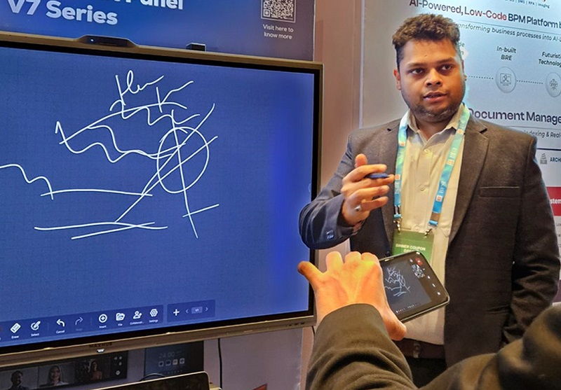 Hình ảnh thực tế từ gian hàng Maxhub tại sự kiện