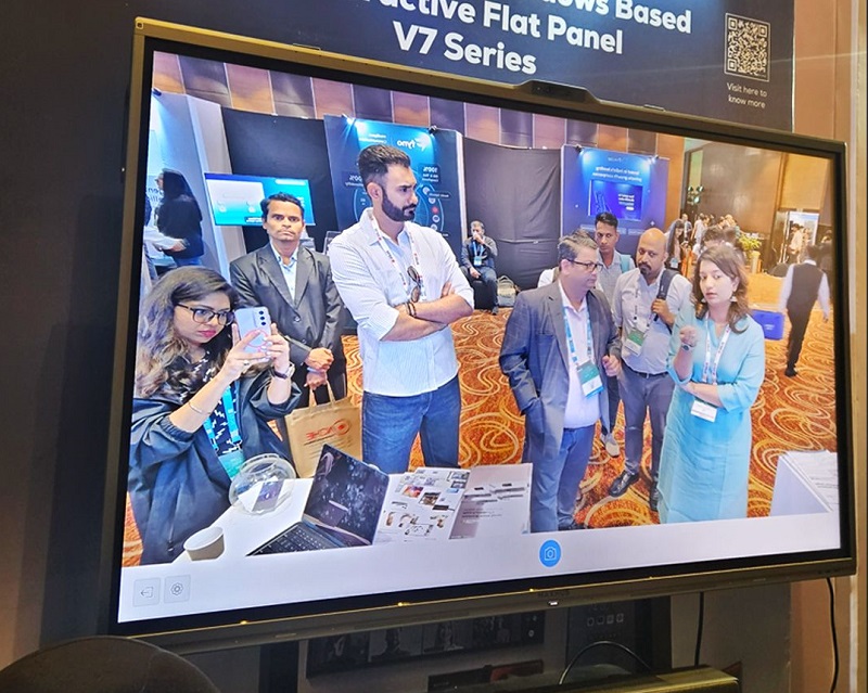 Hình ảnh thực tế từ gian hàng Maxhub tại sự kiện